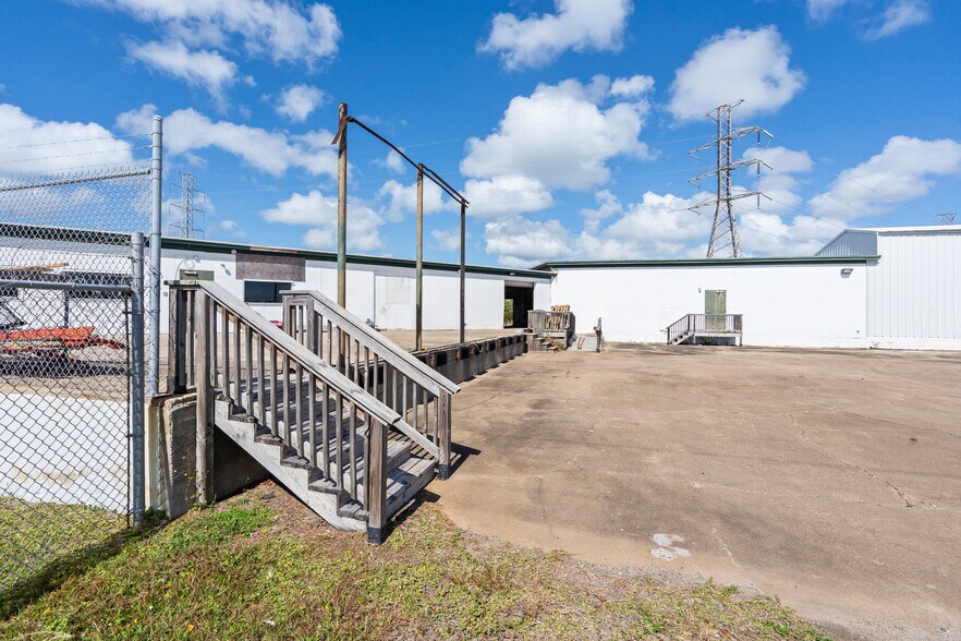 More Photos Of 8602 Broadway St, Galveston Warehouse For Sale