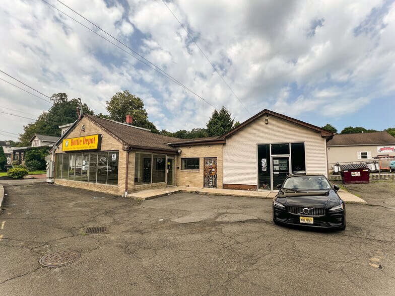 More Photos Of 43 N Liberty Dr, Stony Point Storefront For Sale