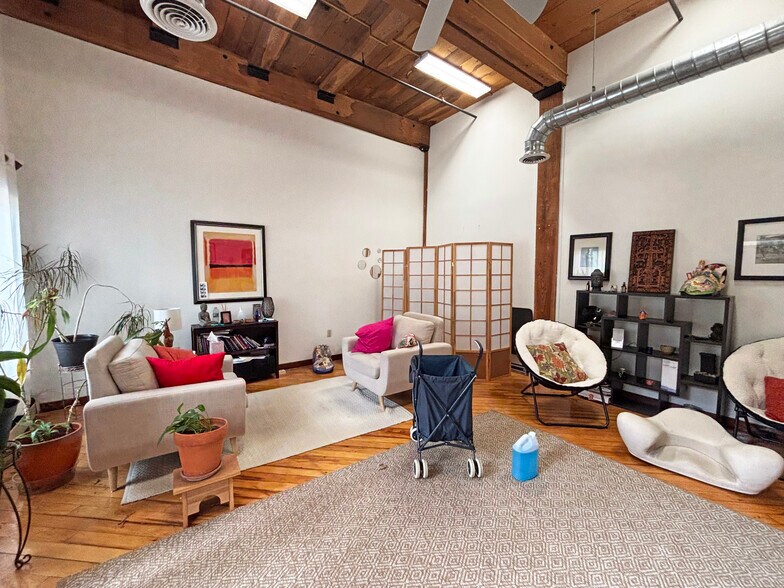 More Photos Of 125 Main St, Newmarket Apartments For Sale