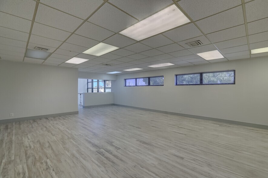 More Photos Of 2115-2145 SW 2nd Ave, Fort Lauderdale Showroom For Sale