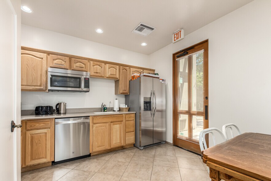 More Photos Of 11260 N Tatum Blvd, Phoenix Office For Sale