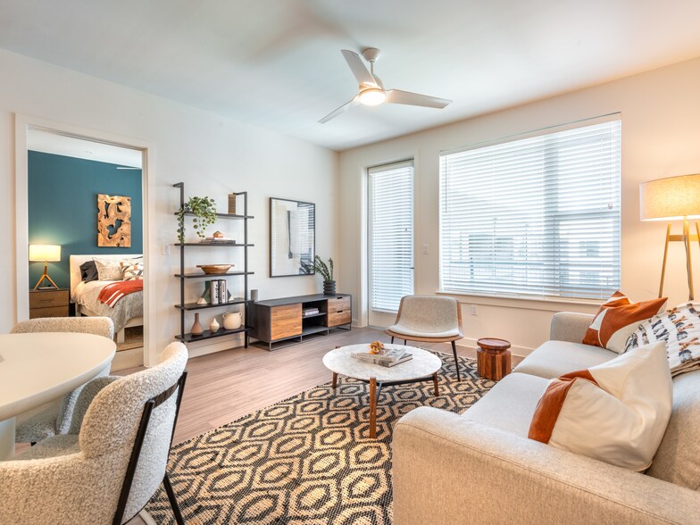 More Photos Of 411 W Commerce St, Dallas Apartments For Lease