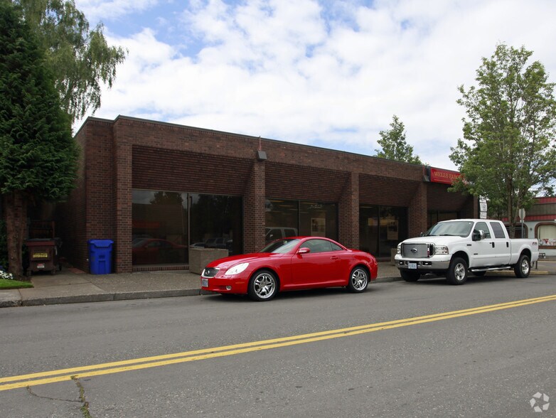 More Photos Of 110 NE Roberts Ave, Gresham Bank For Sale