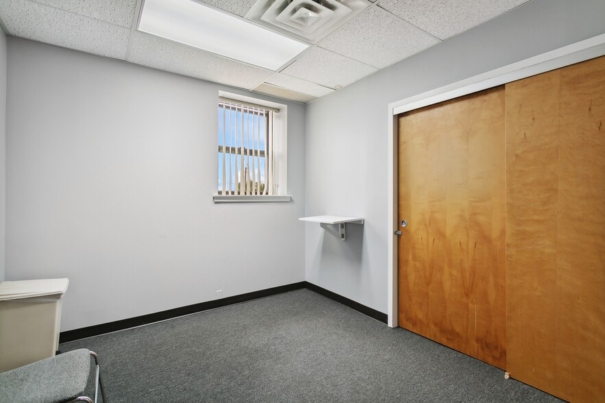 More Photos Of 211 Essex St, Hackensack Medical For Lease