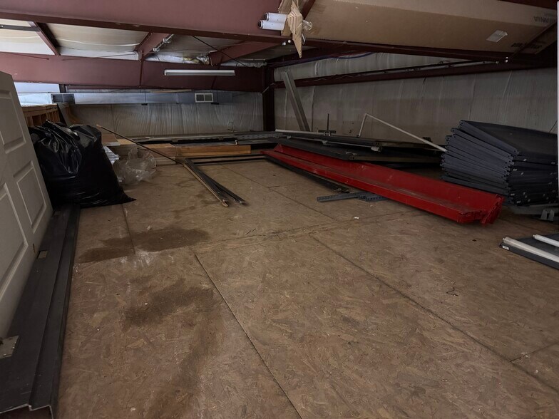 More Photos Of 2013 General Potter Hwy, Centre Hall Showroom For Sale