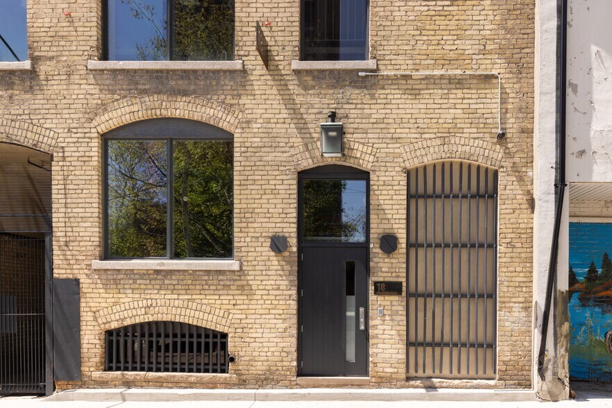 More Photos Of 18 Gloucester Ln, Toronto Office Residential For Sale