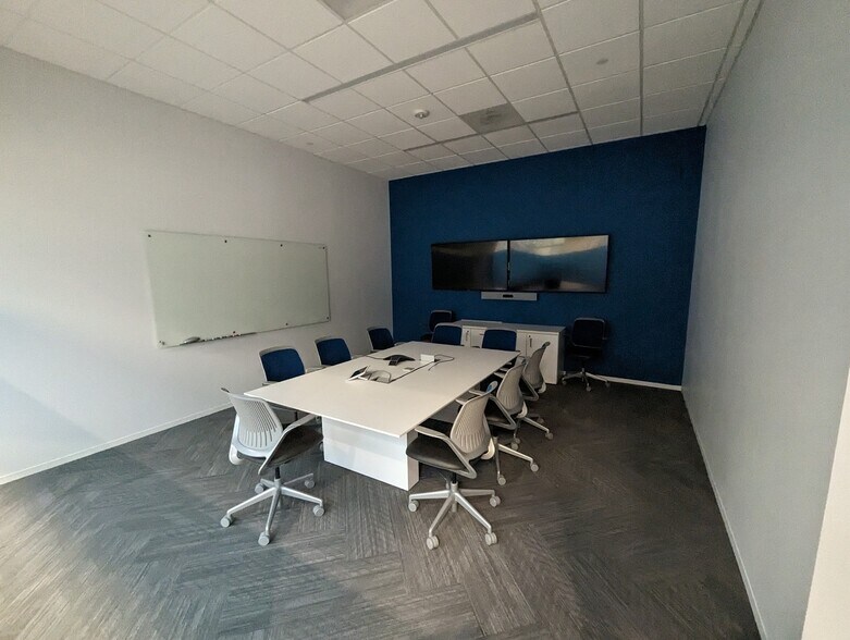 More Photos Of 11410 Greens Crossing Blvd, Houston Light Manufacturing For Sale