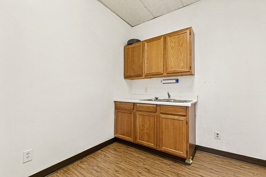 More Photos Of 1301 Northwest Hwy, Garland Office For Sale