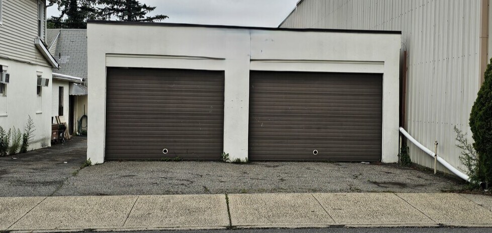 More Photos Of 421 Fifth Ave, Pelham Freestanding For Lease