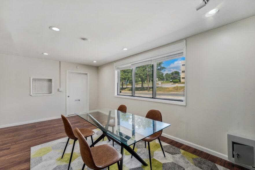 More Photos Of 2619 W 9th St, Chester Office For Lease