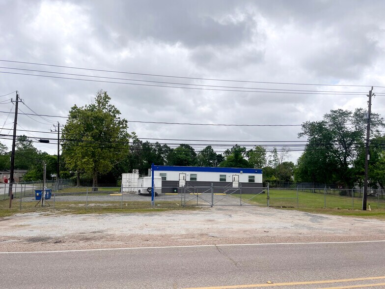 Primary Photo Of 16432 Market St, Channelview Land For Sale
