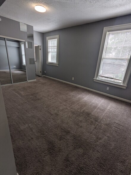 More Photos Of 3933 Warwick Blvd, Kansas City Apartments For Sale