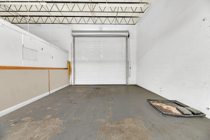 More Photos Of 224 NE 32nd Ct, Oakland Park Warehouse For Sale