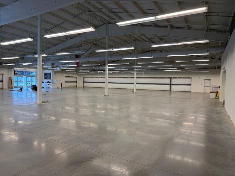 More Photos Of 9814 E Brainerd Rd, Ooltewah General Retail For Sale