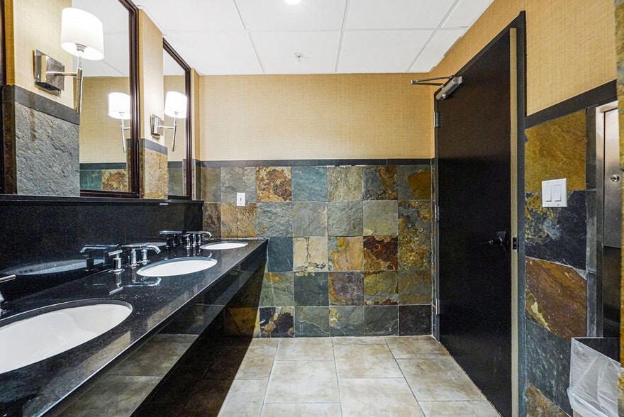 More Photos Of 1110 Brickell Ave, Miami Office For Sale