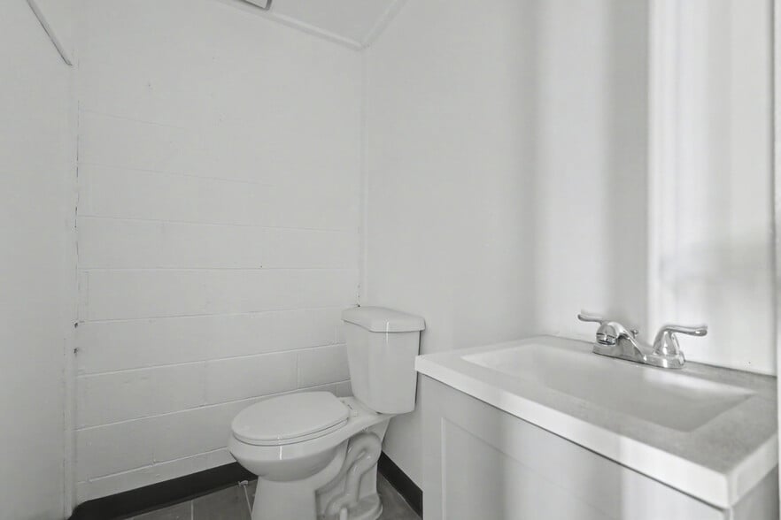 More Photos Of 22909-22917 Van Born Rd, Taylor Freestanding For Sale