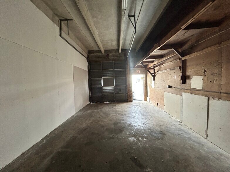More Photos Of 5741 Dawson St, Hollywood Warehouse For Lease