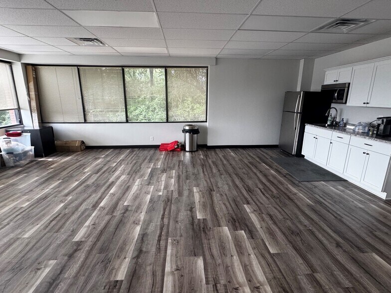 More Photos Of 201 E Partridge Ave, Independence Loft Creative Space For Lease