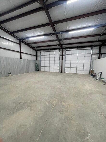 More Photos Of 5431 Old Granbury Rd, Granbury Warehouse For Lease