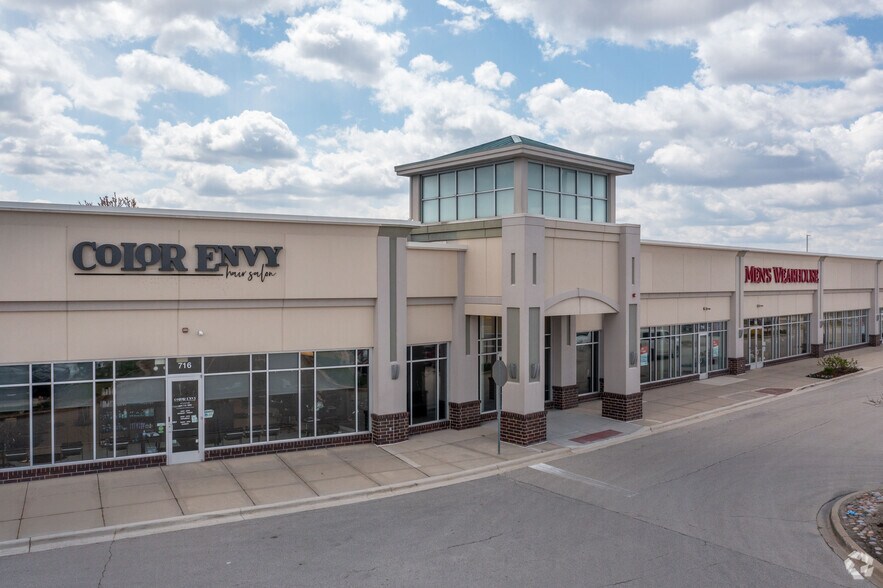 More Photos Of 702-734 E Boughton Rd, Bolingbrook Unknown For Lease