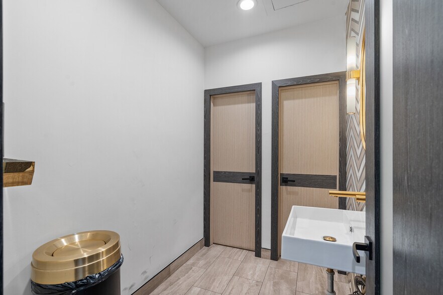 More Photos Of 4041 Wilshire Blvd, Los Angeles Office For Lease