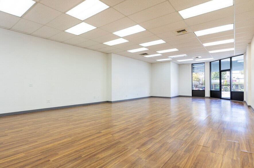 More Photos Of 11730 15th Ave NE, Seattle Freestanding For Lease