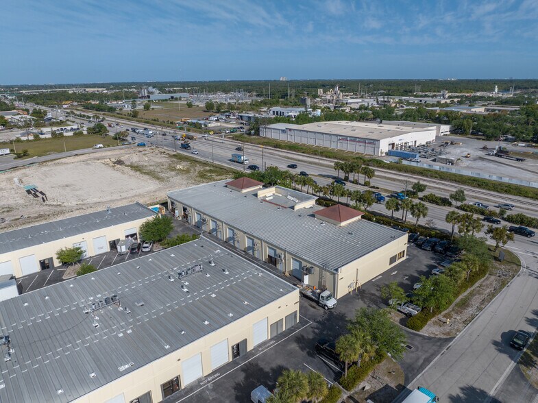 More Photos Of 17000 Alico Commerce Ct, Fort Myers Flex For Sale