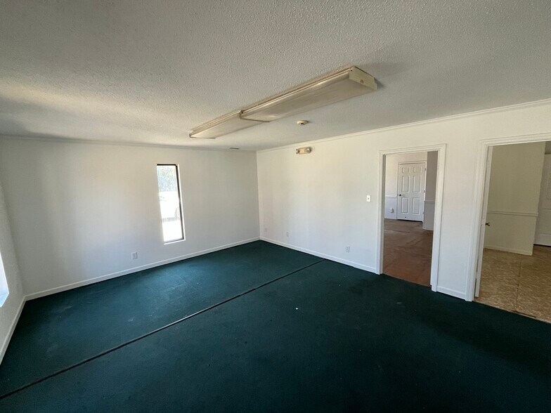More Photos Of 914 White St E, Rock Hill Service For Lease