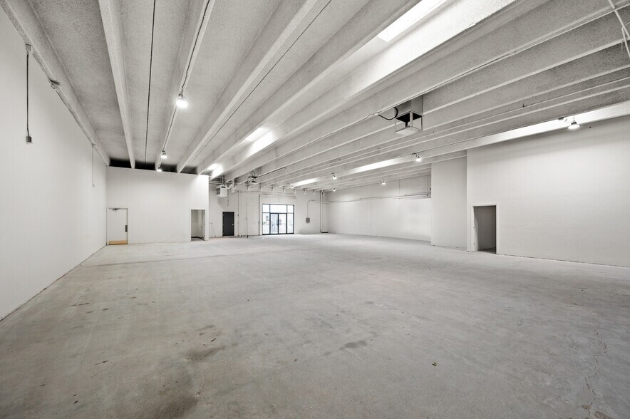 More Photos Of 7050 S 400 W, Midvale Showroom For Lease