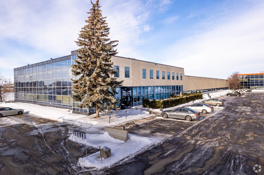 More Photos Of 7075 Pl Robert-Joncas, Saint-Laurent Light Distribution For Lease