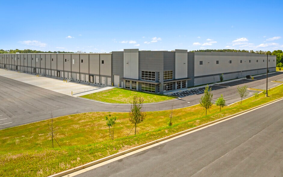 More Photos Of 175 Candler Rd, Stockbridge Warehouse For Lease