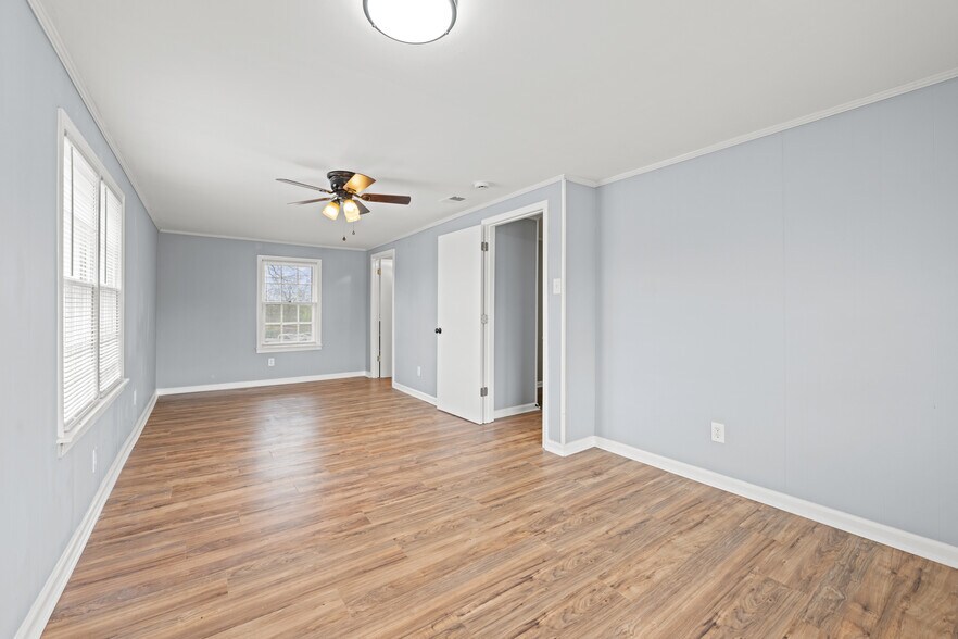 More Photos Of 6060 US Highway 51 N, Millington Flex For Sale