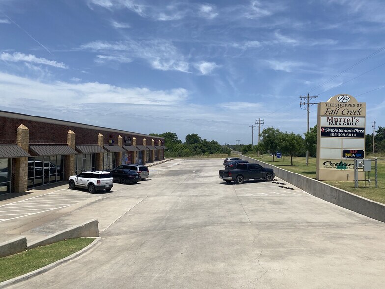 More Photos Of 501 S Harrah Rd, Harrah Storefront For Lease