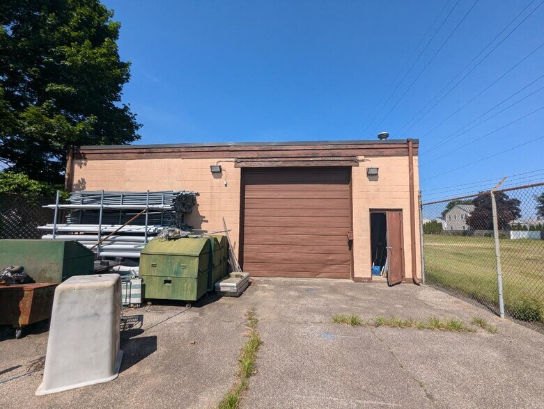 More Photos Of 21 Pommenville St, Pawtucket Warehouse For Sale