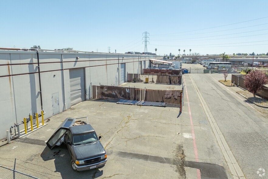 More Photos Of 8530 Fruitridge Rd, Sacramento Warehouse For Lease