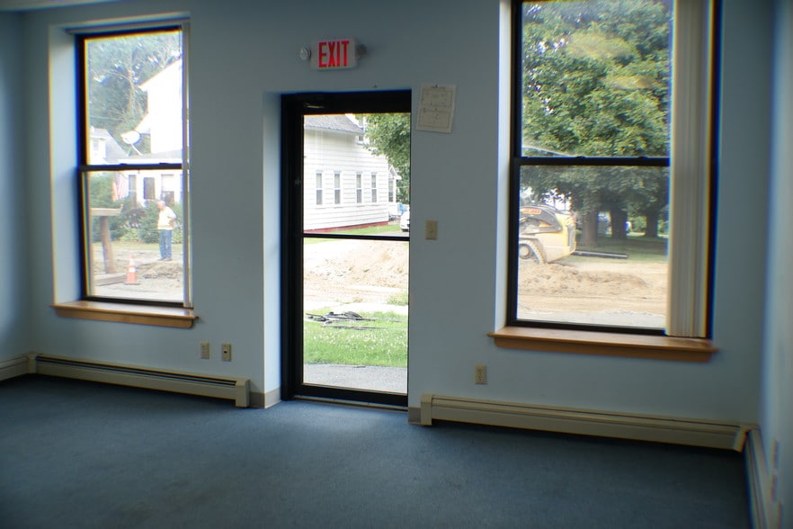 More Photos Of 117-123 Mill St, Orono Office Residential For Sale