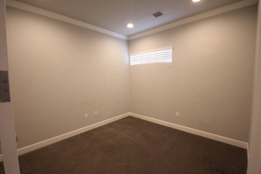 More Photos Of 7806 E 108th St S, Tulsa Office For Lease