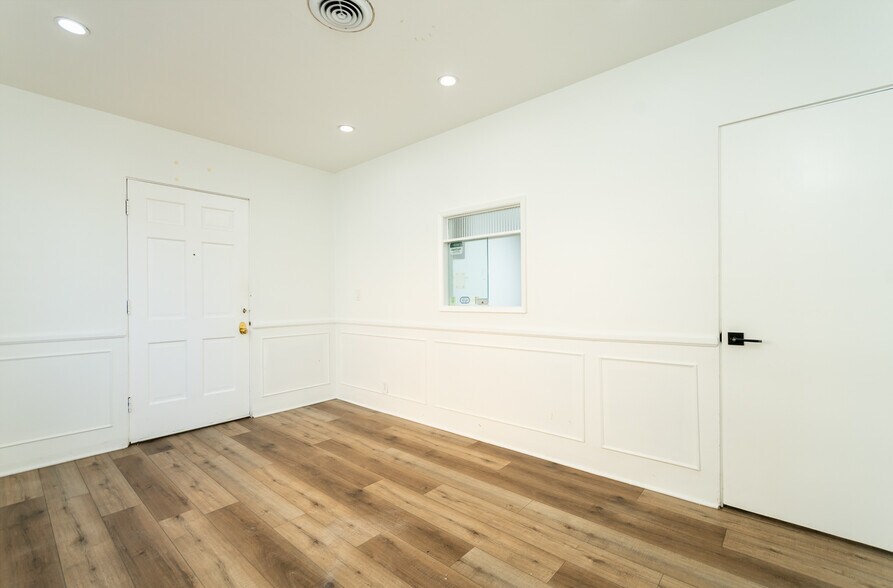 More Photos Of 2028 Lake Ave, Altadena Office For Sale