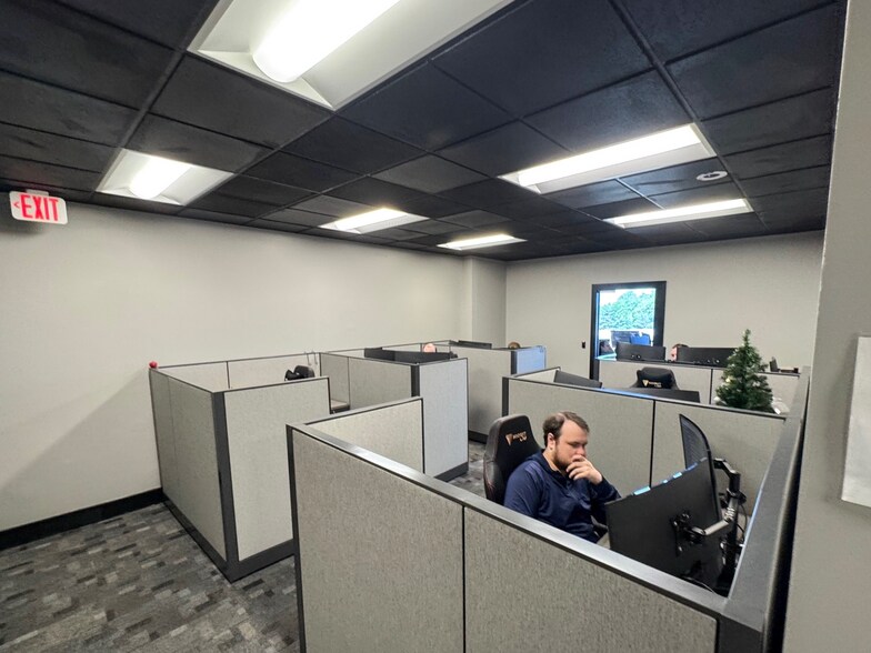 More Photos Of 5770 E Skelly Dr, Tulsa Office For Lease
