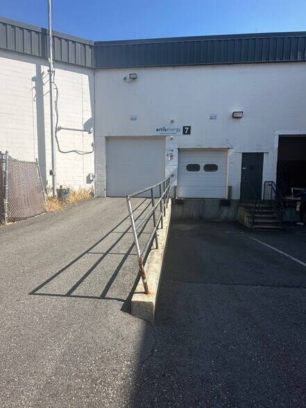 More Photos Of 362 Industrial Park Rd, Middletown Warehouse For Sale