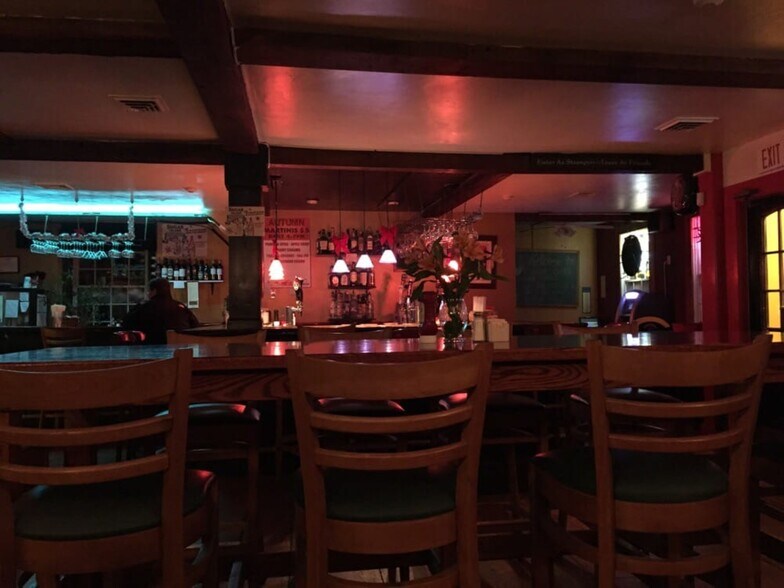 More Photos Of 109-111 Bank St, New London Restaurant For Lease