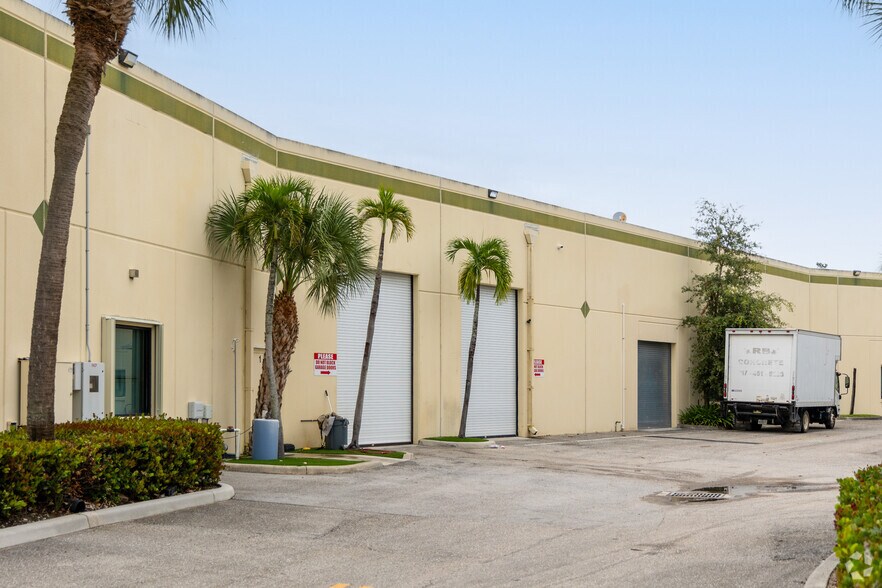 More Photos Of 1201 Jupiter Park Dr, Jupiter Showroom For Sale