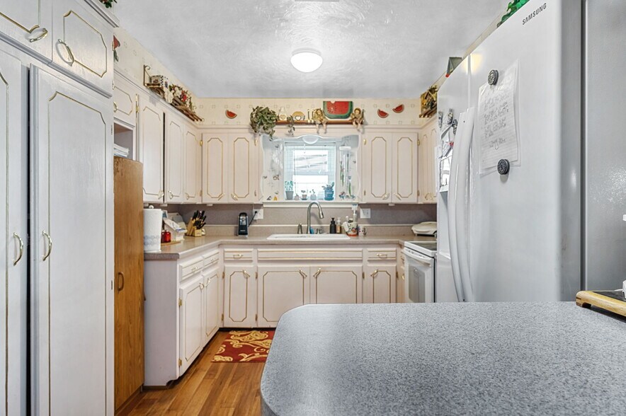 More Photos Of 10277 N 2130 Rd, Foss Convenience Store For Sale