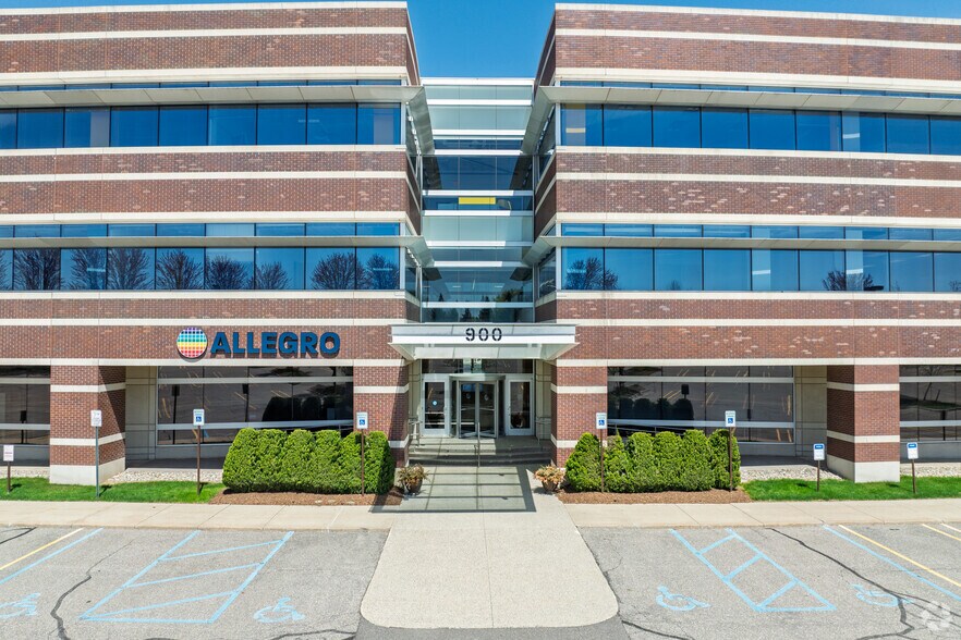 More Photos Of 900 N Squirrel Rd, Auburn Hills Office For Lease