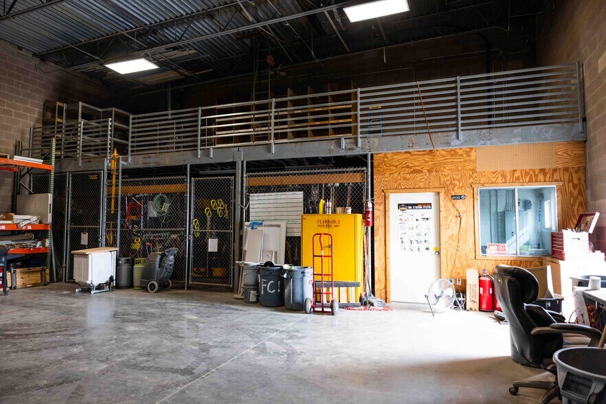 More Photos Of 10922 W Glenn Dr, Glendale Office For Sale