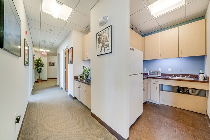 More Photos Of 7115 Leesburg Pike, Falls Church Office For Sale