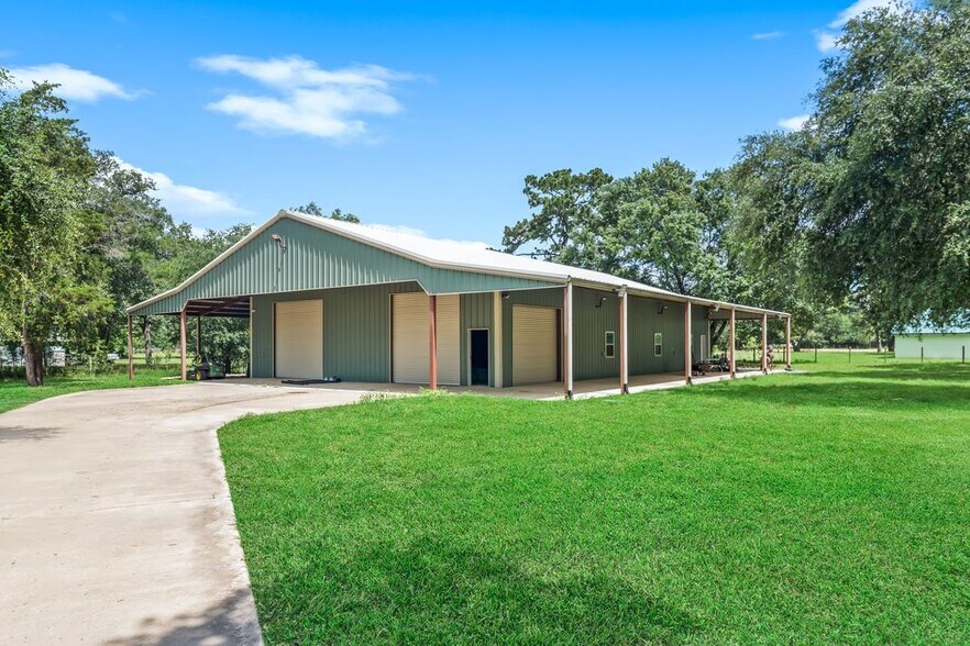 More Photos Of 32956 Londonderry Dr, Waller Warehouse For Sale