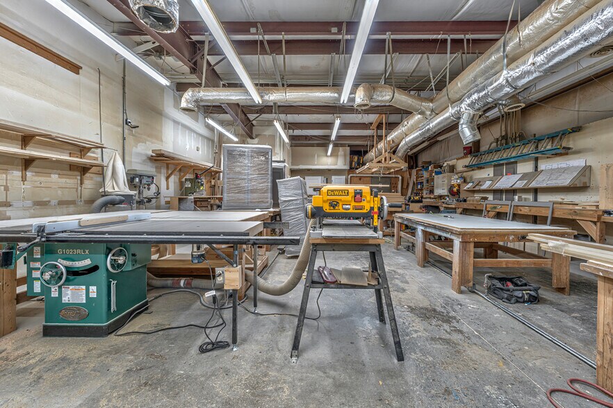 More Photos Of 921 N Lahoma Ave, Norman Light Manufacturing For Sale