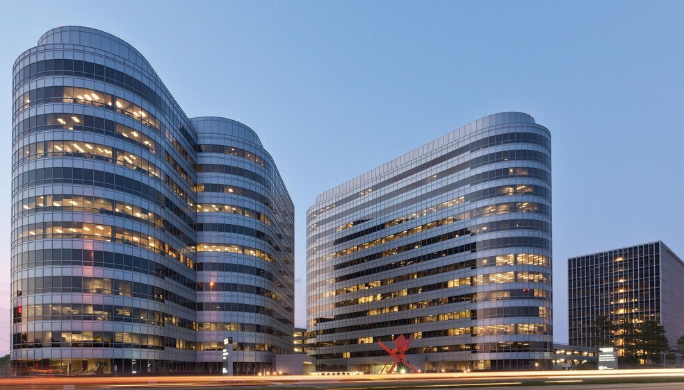 More Photos Of 2950 N Loop Fwy W, Houston Office For Lease