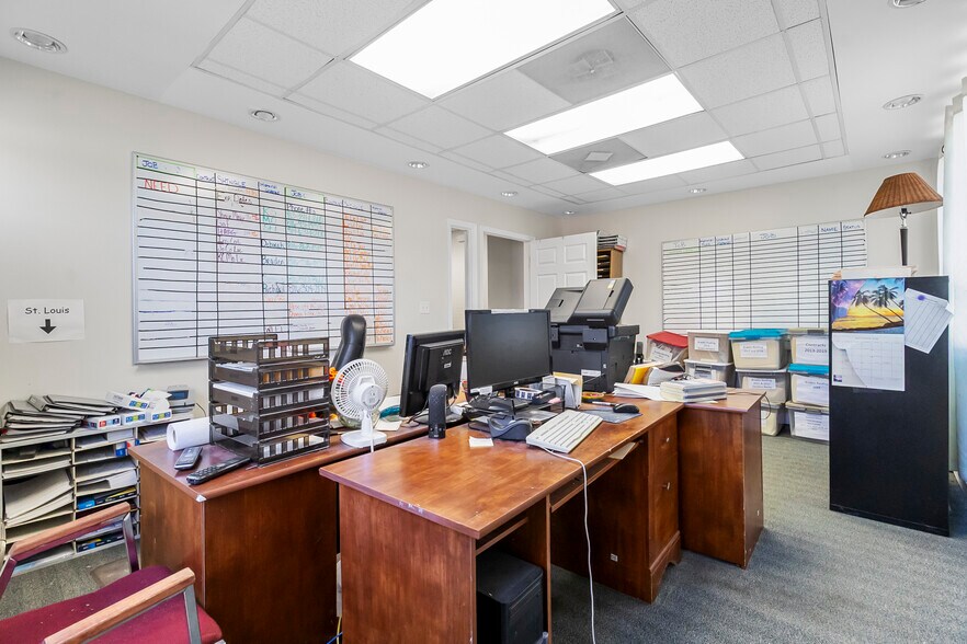 More Photos Of 1119-1123 Merriam Ln, Kansas City Office For Sale